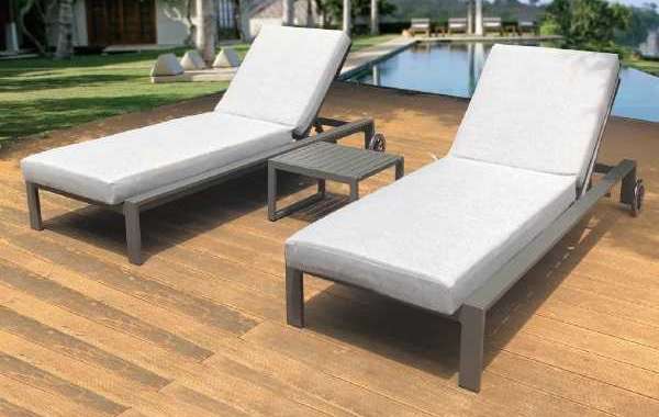 What are the benefits of using an outdoor folding aluminum sun lounger?