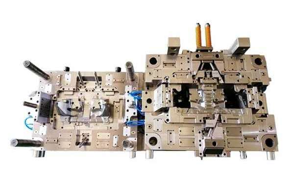 Features of high precision motorcycle injection mold