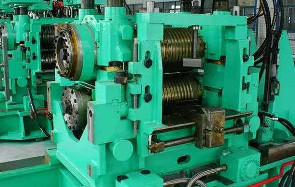 Features of high precision short stress rolling mill