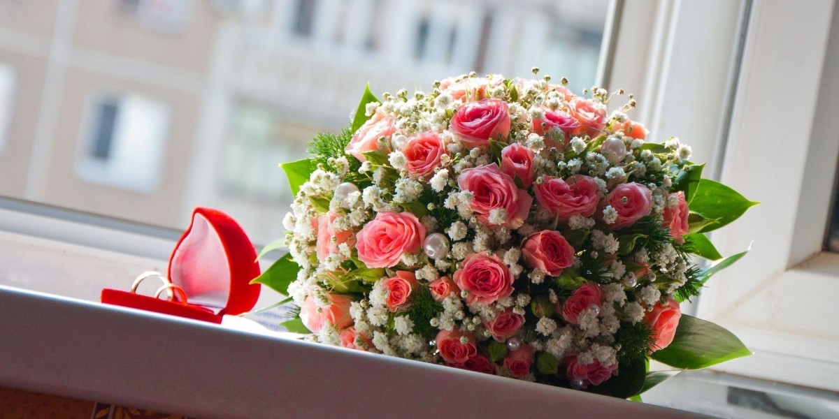 How to Surprise Your Girlfriend with Romantic Flowers