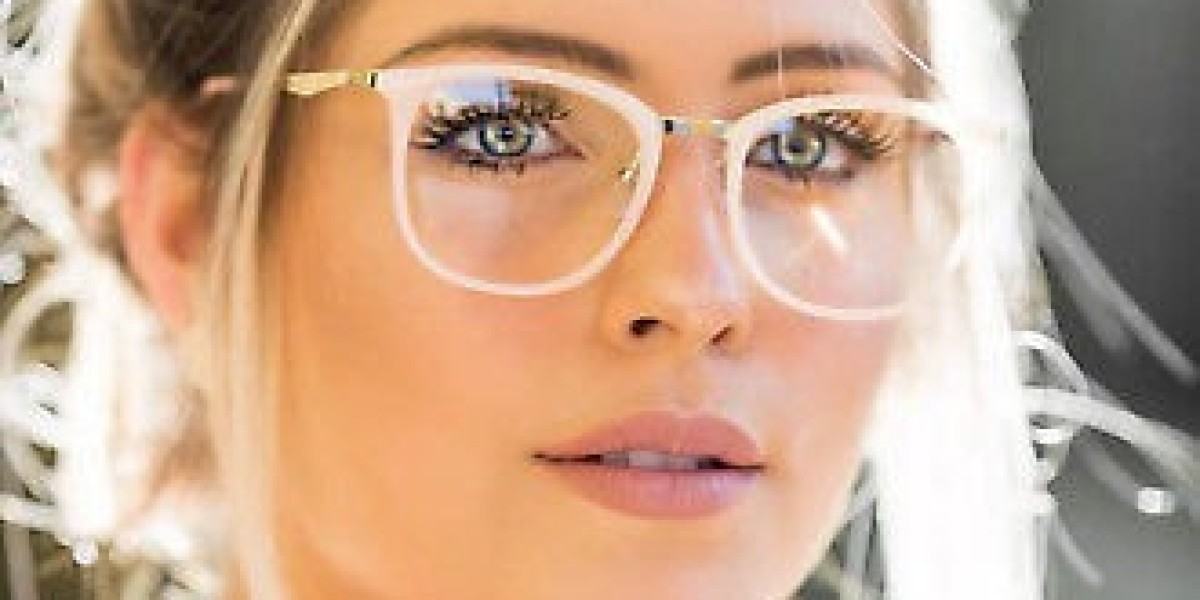 Seeing Clearly: The Rise of Transparent Frame Glasses