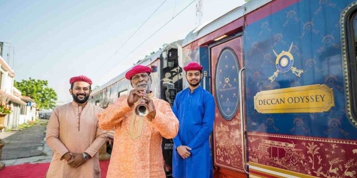 The Ultimate Luxury Travel Experience: Deccan Odyssey Train