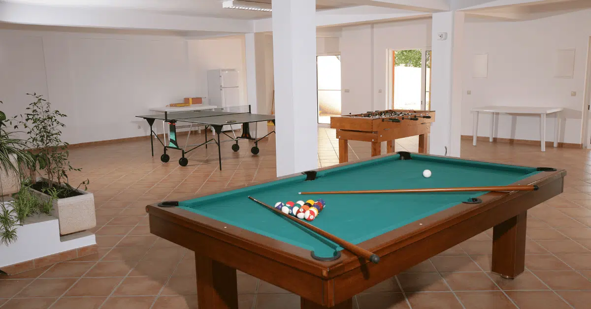 Top 10 Must-Have Items for the Ultimate Man Cave Setup