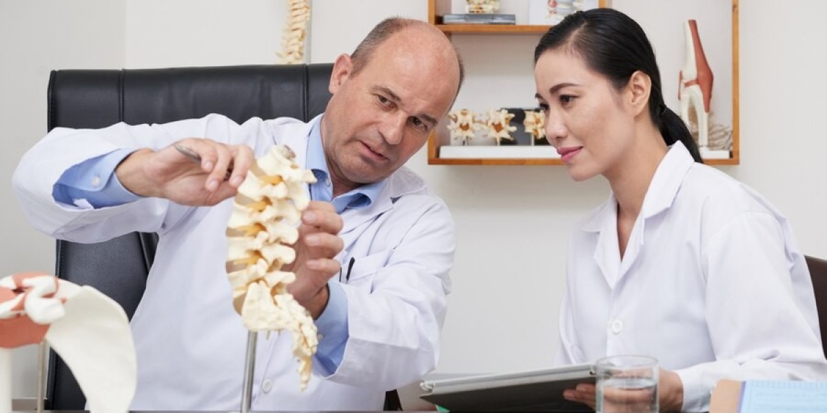 Understanding Spinal Fractures and the Role of a Spine Specialist