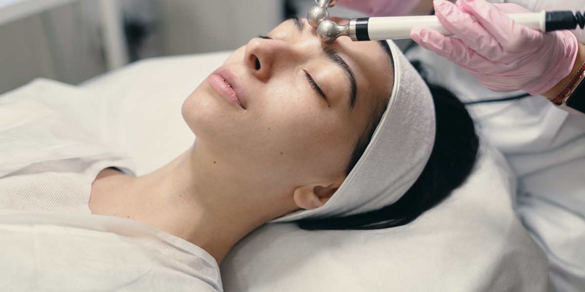 Hydra Facial Benefits for Glowing Skin | Skin Clinic in Gurgaon - MedLinks